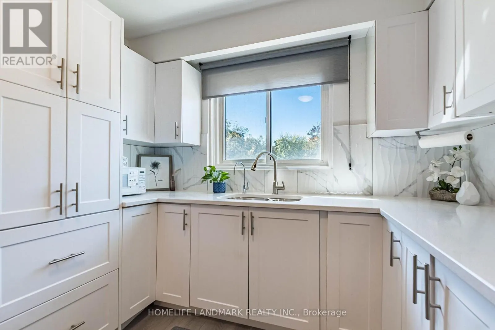 160 - 400 MISSISSAUGA VALLEY BOULEVARD