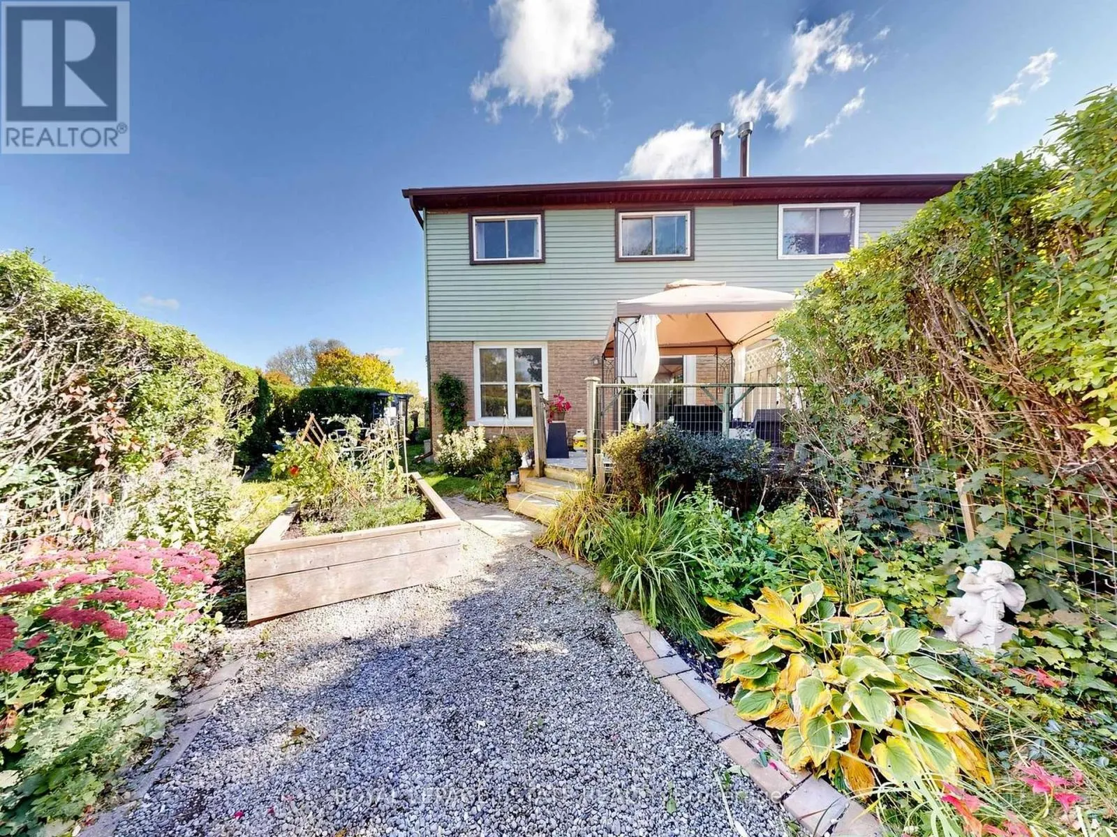 38 BURBANK CRESCENT