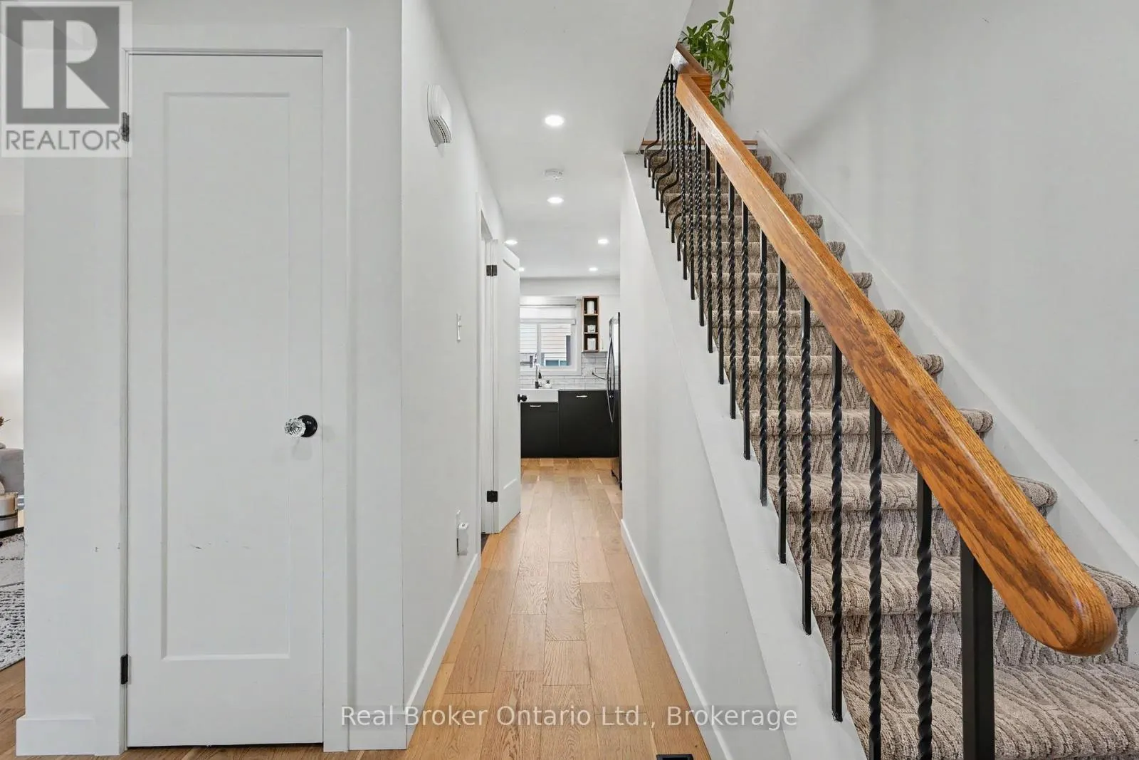 54 - 5475 LAKESHORE UNIT ROAD #54