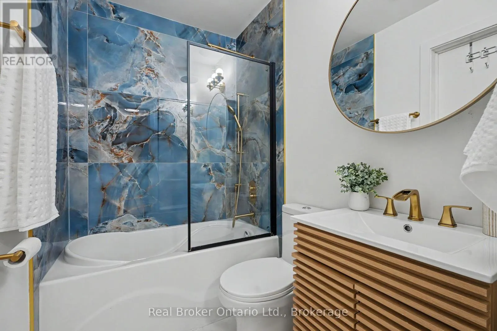 54 - 5475 LAKESHORE UNIT ROAD #54
