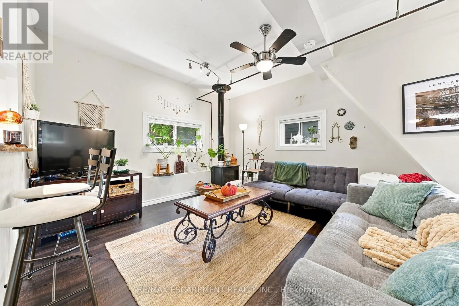 2177 LAKESHORE ROAD