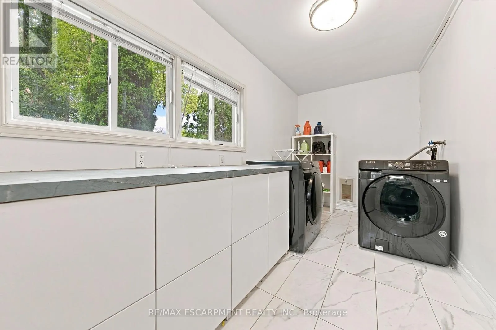 2177 LAKESHORE ROAD