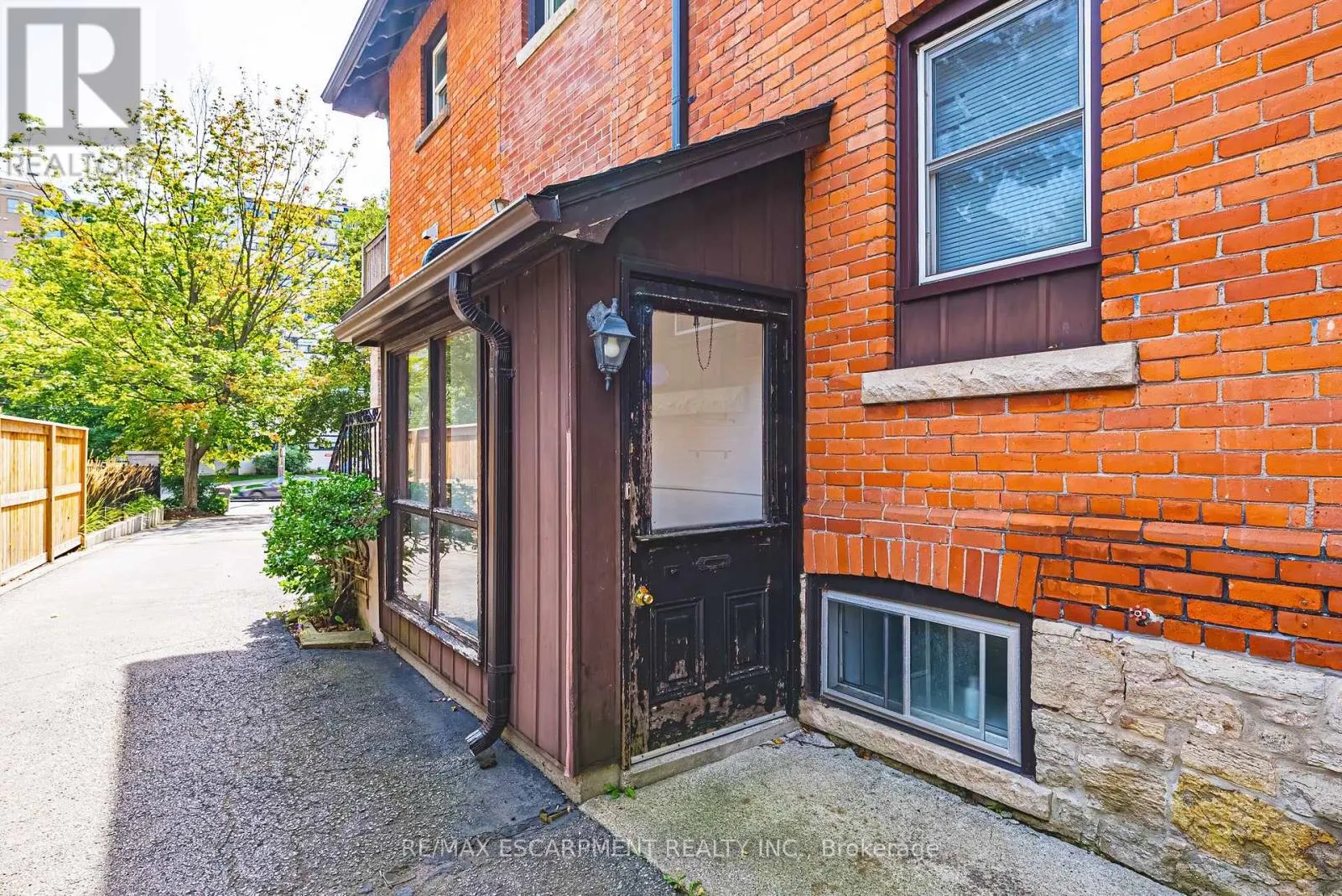 2177 LAKESHORE ROAD