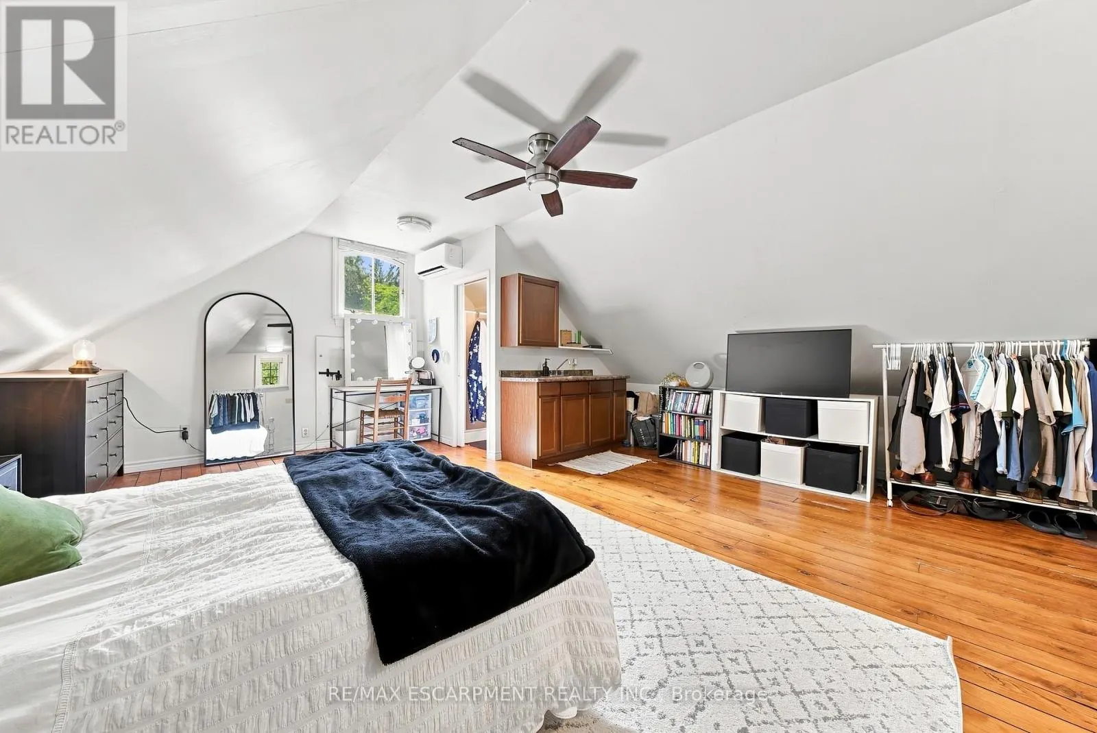 2177 LAKESHORE ROAD
