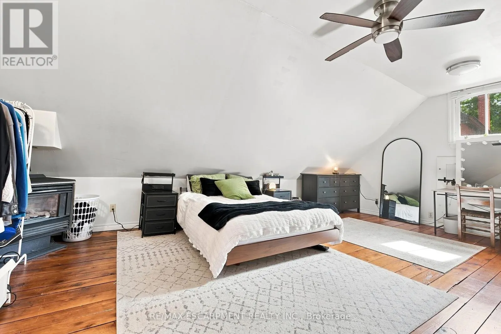 2177 LAKESHORE ROAD
