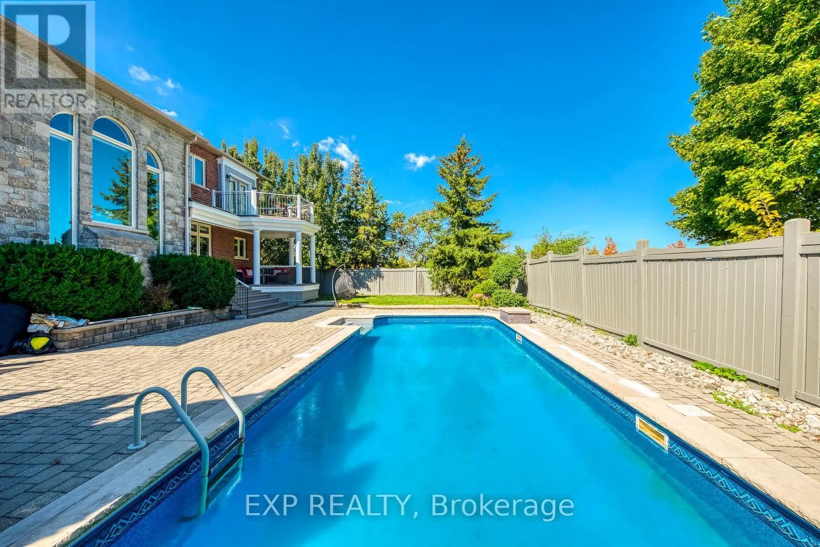 530 GOLFVIEW COURT