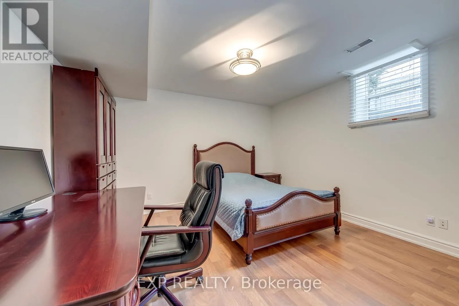 530 GOLFVIEW COURT