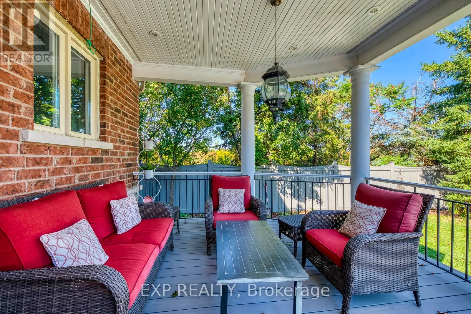 530 GOLFVIEW COURT