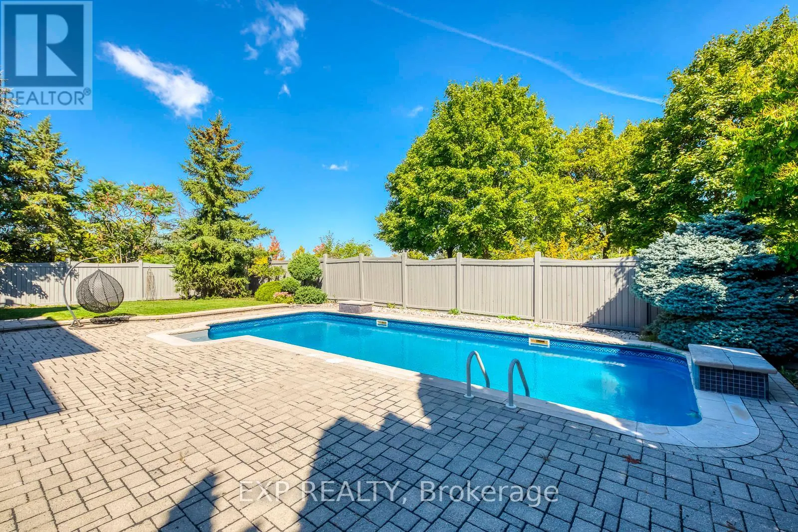 530 GOLFVIEW COURT