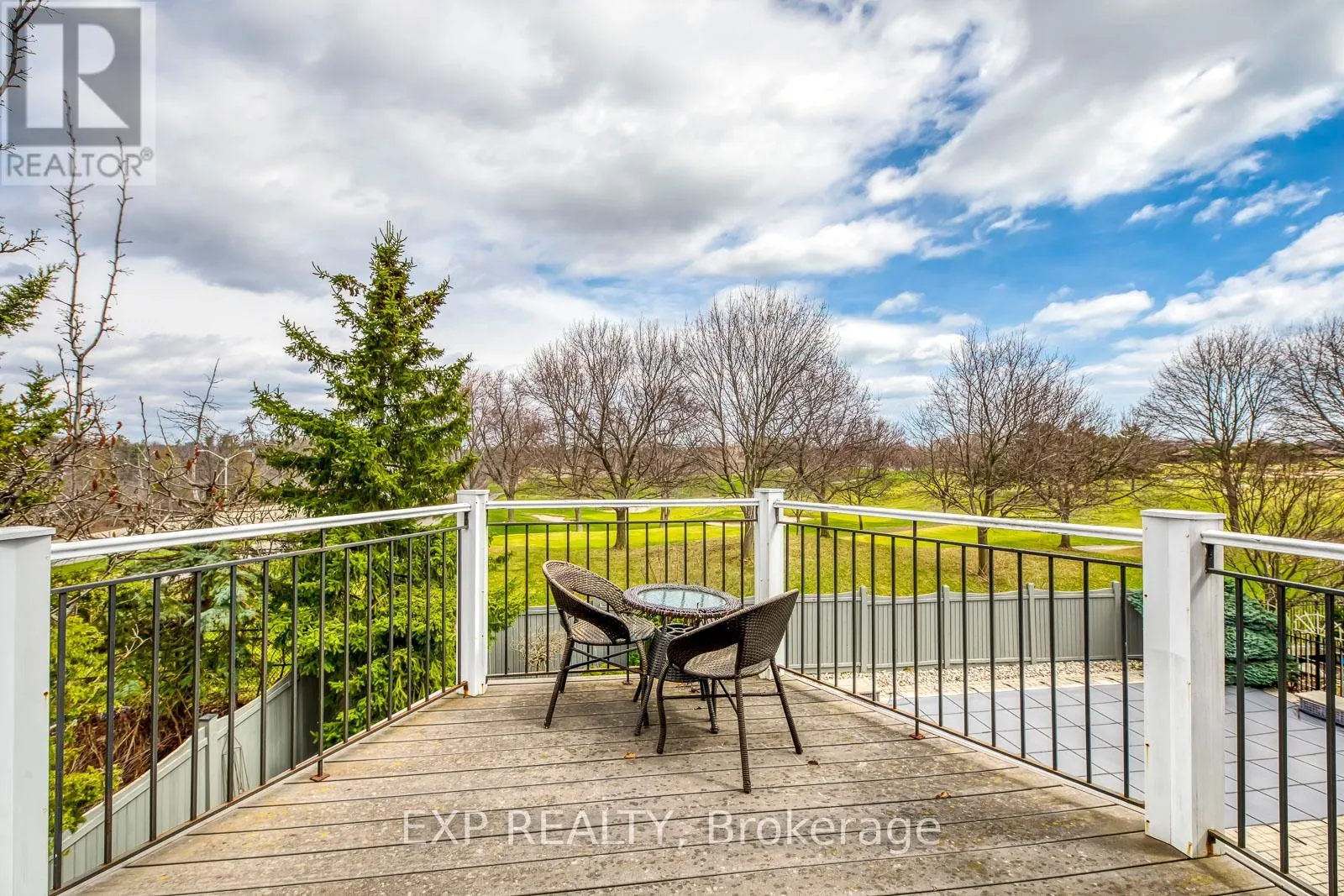 530 GOLFVIEW COURT
