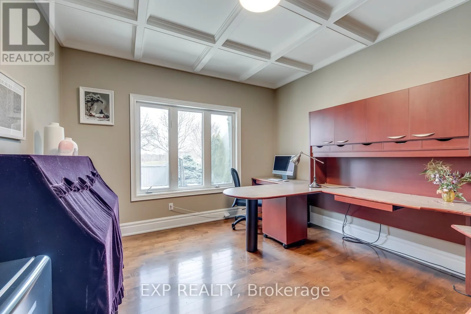 530 GOLFVIEW COURT