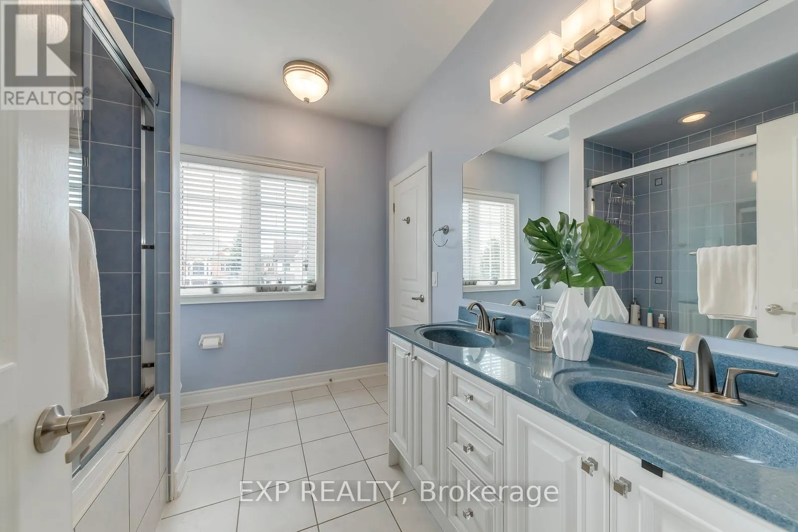 530 GOLFVIEW COURT