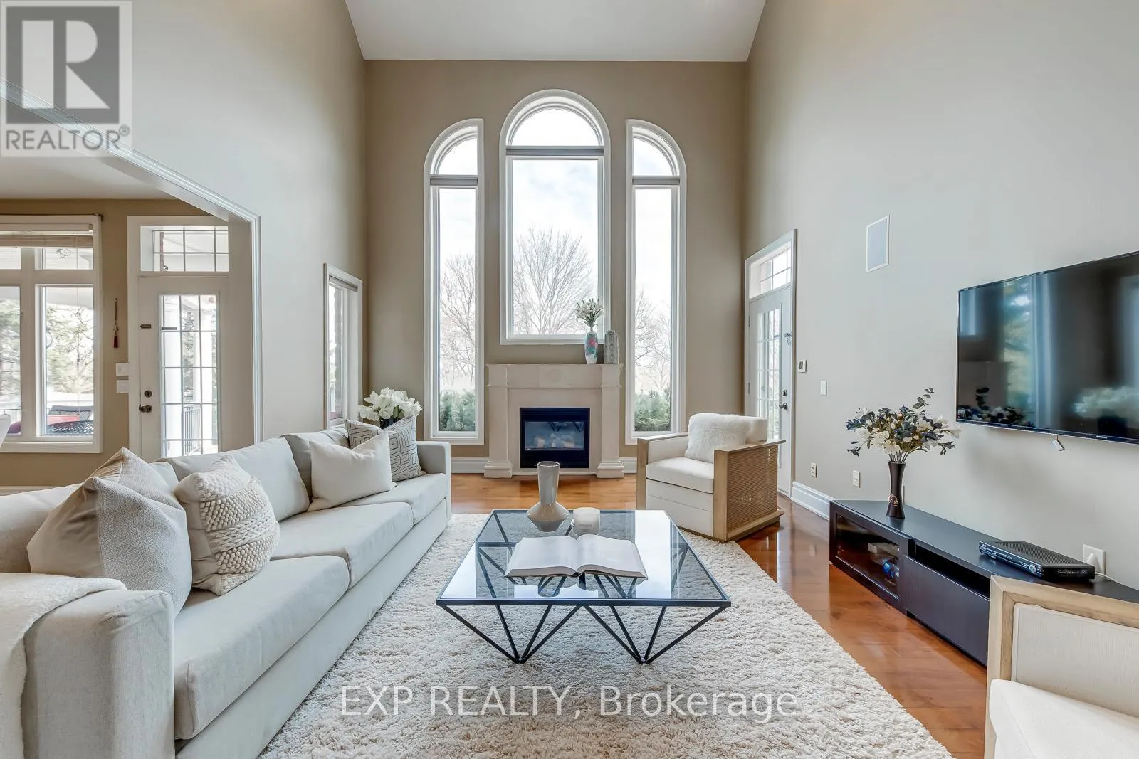 530 GOLFVIEW COURT