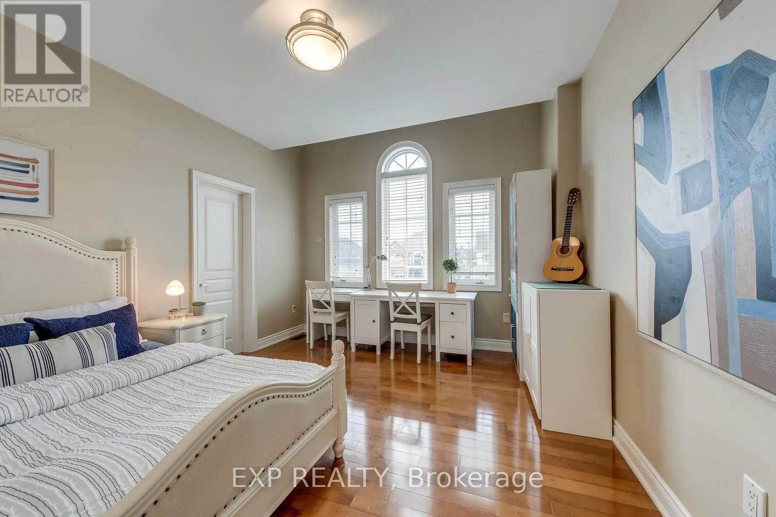 530 GOLFVIEW COURT