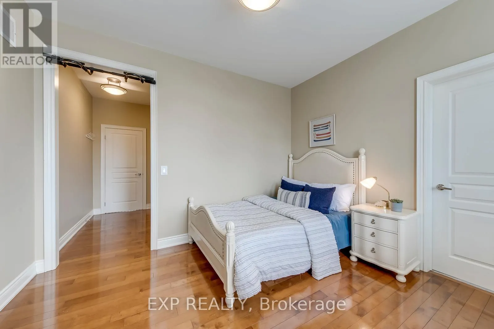 530 GOLFVIEW COURT