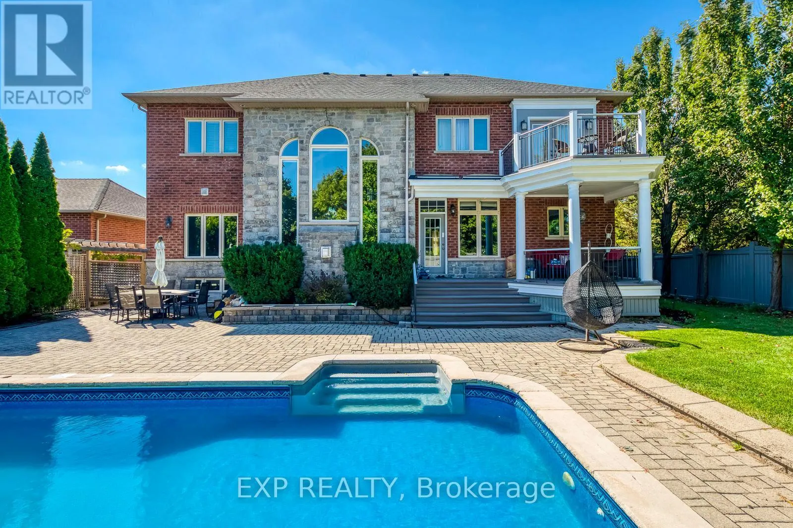 530 GOLFVIEW COURT