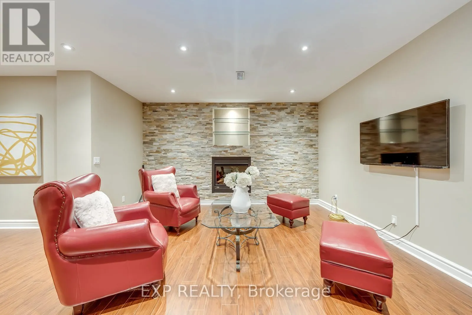 530 GOLFVIEW COURT