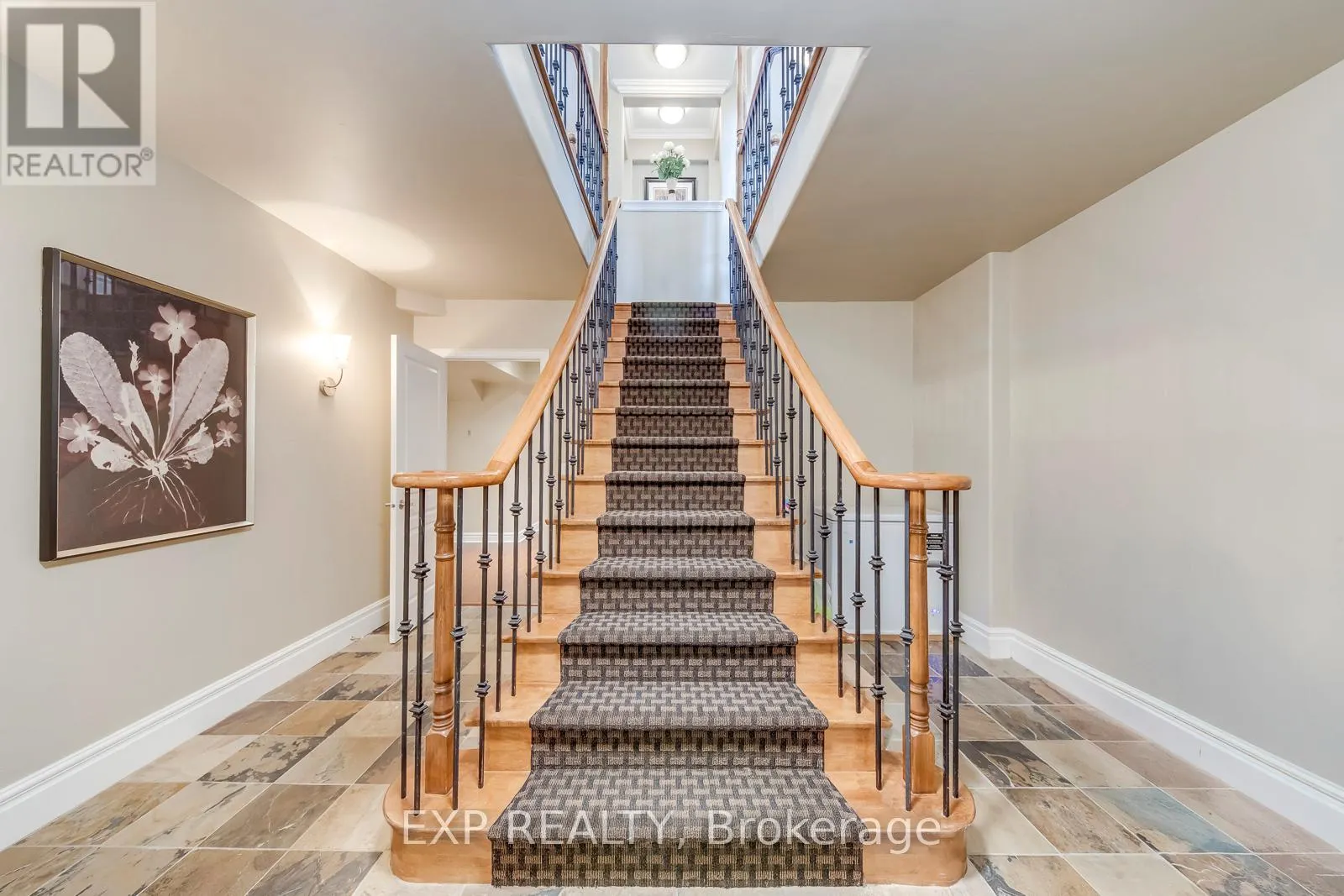 530 GOLFVIEW COURT