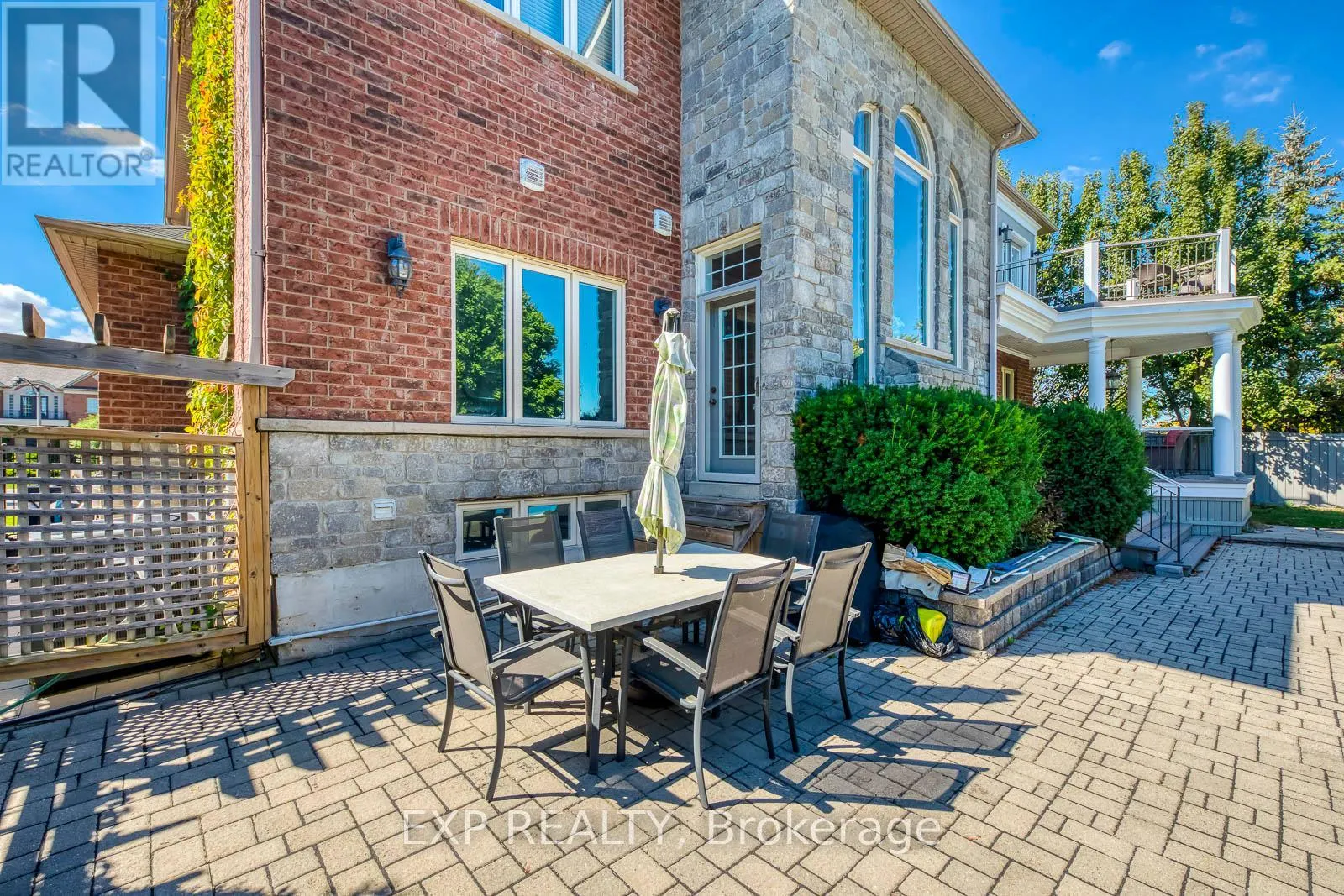 530 GOLFVIEW COURT