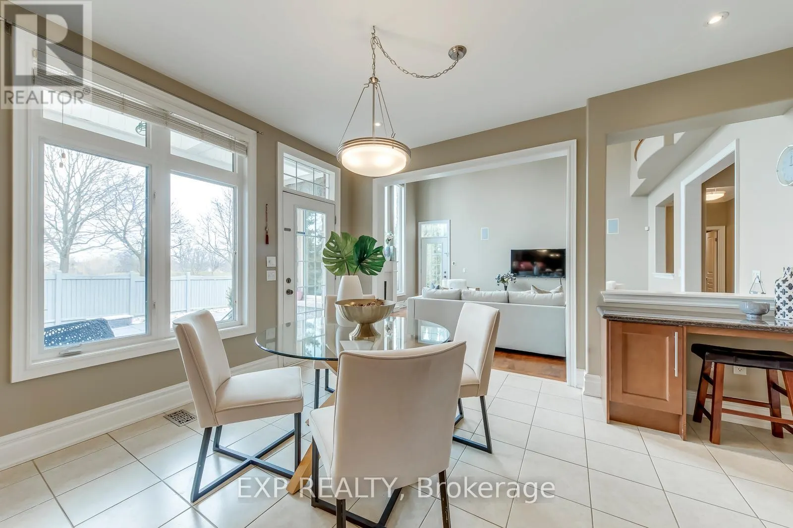 530 GOLFVIEW COURT