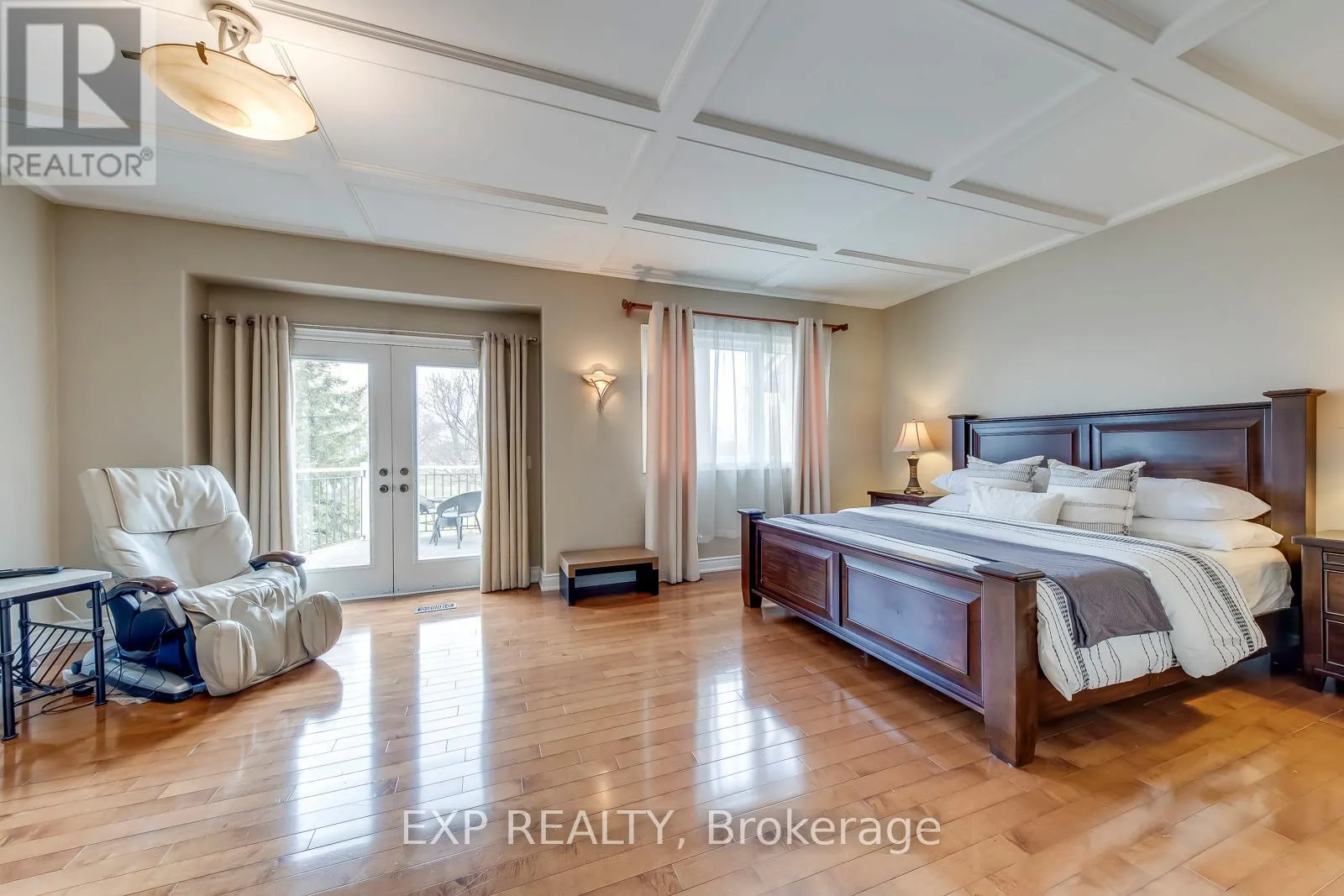 530 GOLFVIEW COURT