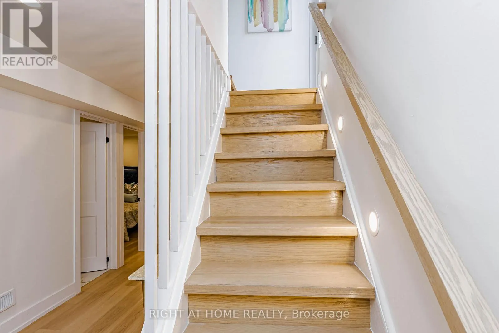 8 HAZELGLEN COURT