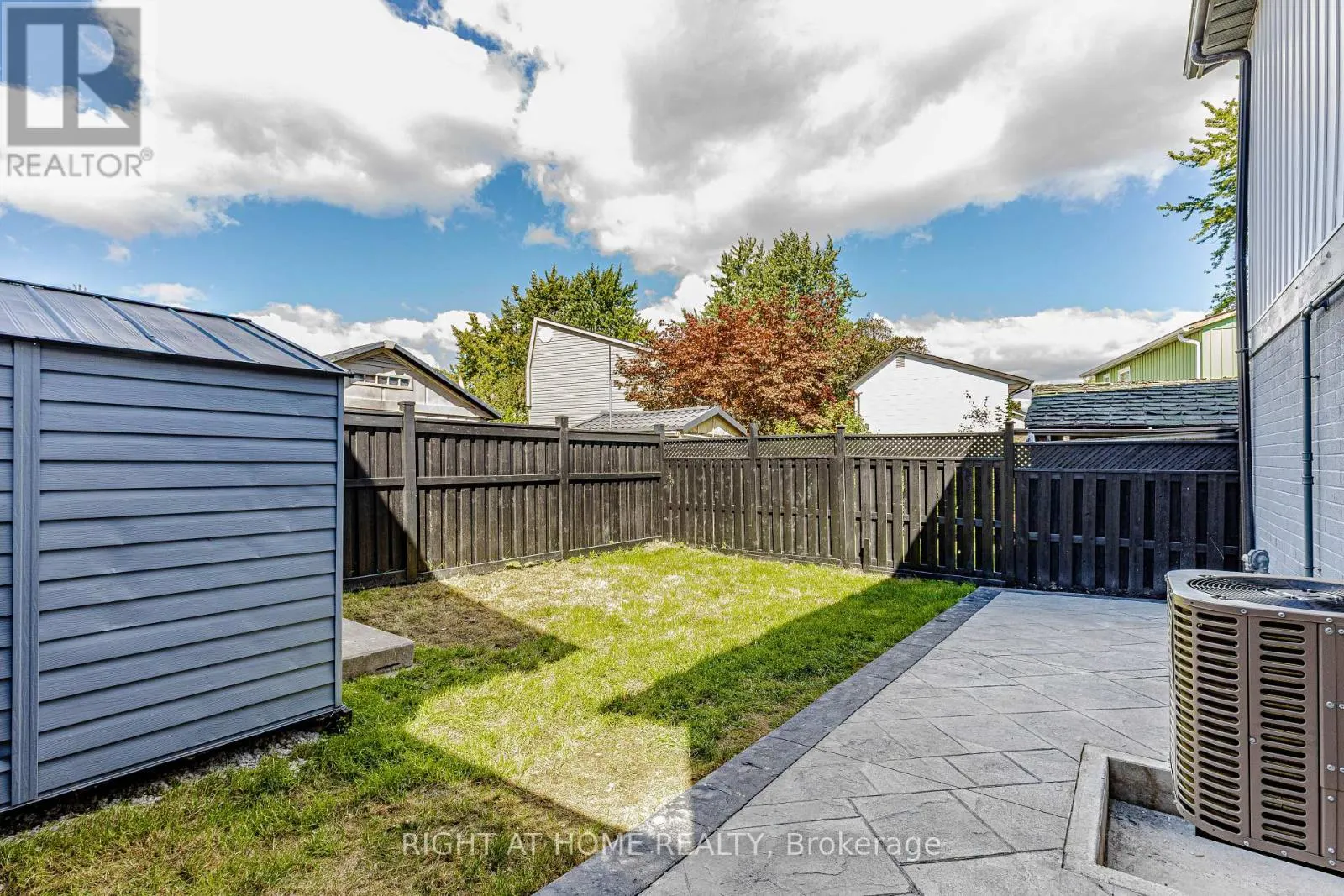 8 HAZELGLEN COURT