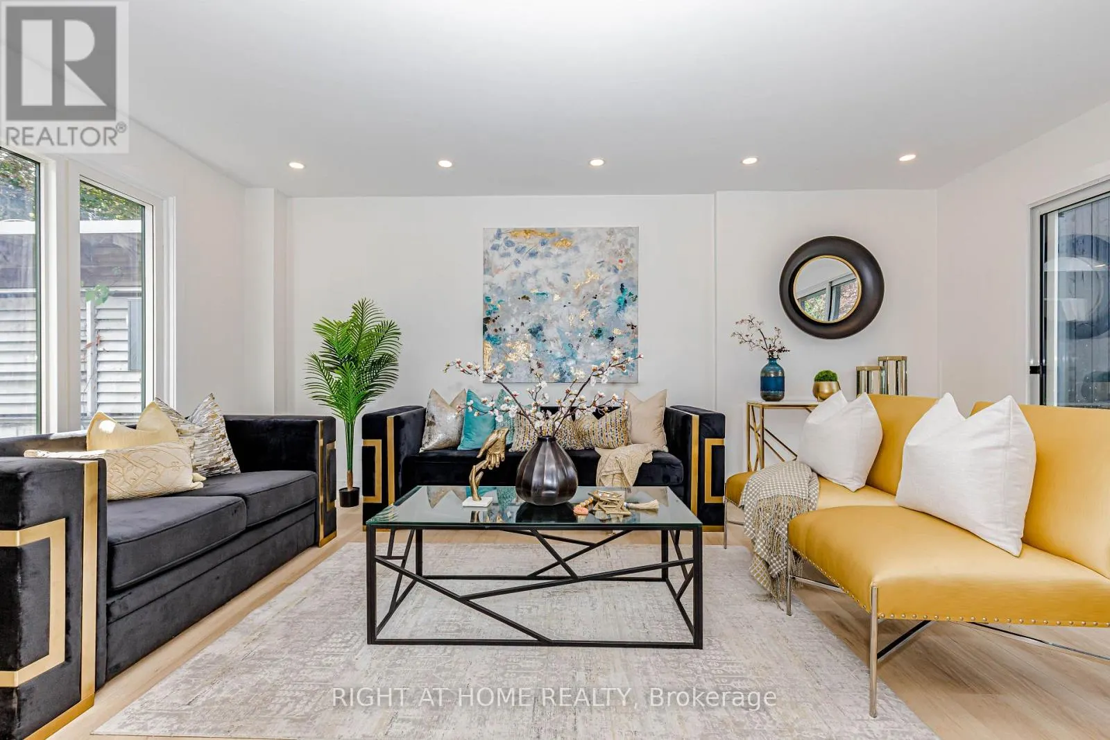 8 HAZELGLEN COURT