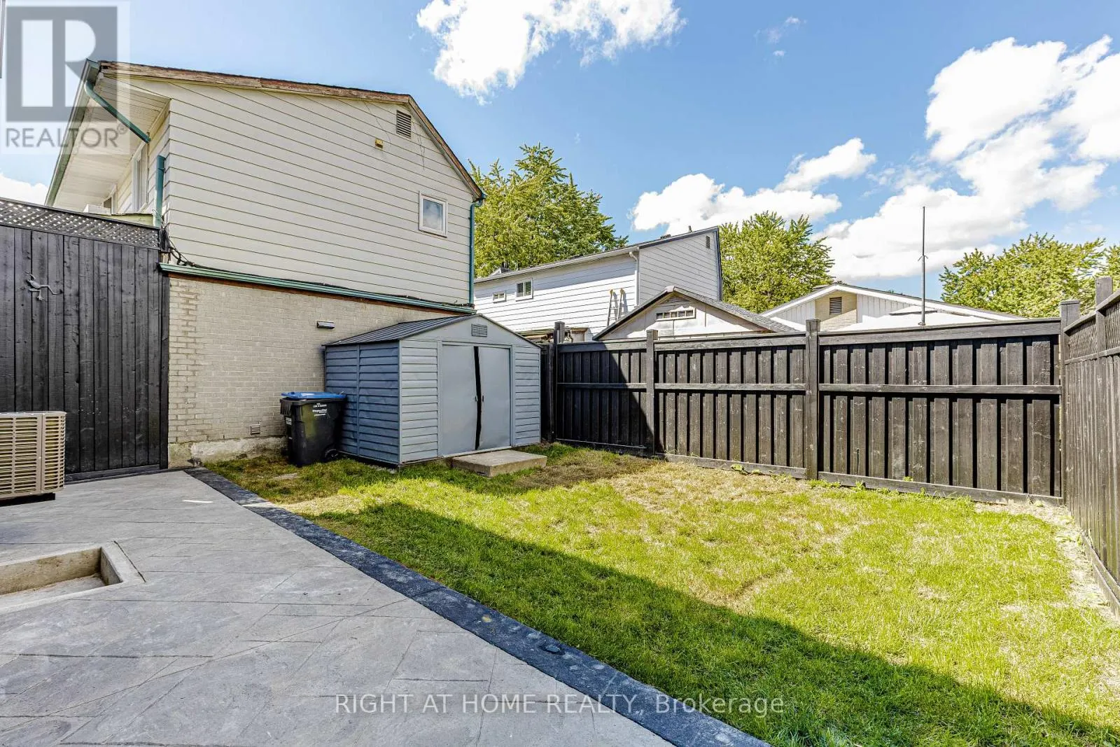 8 HAZELGLEN COURT