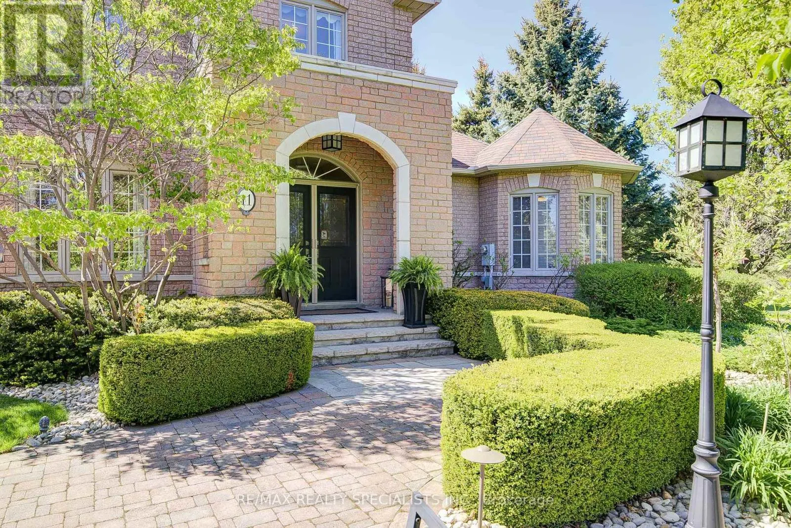 11 BRIDLEWOOD BOULEVARD