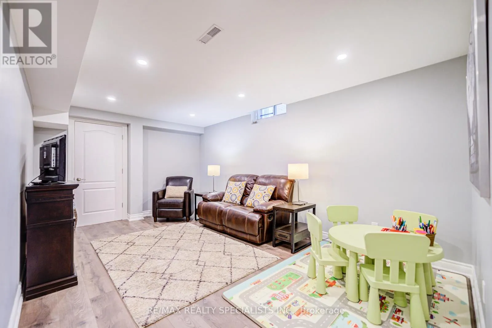 11 BRIDLEWOOD BOULEVARD
