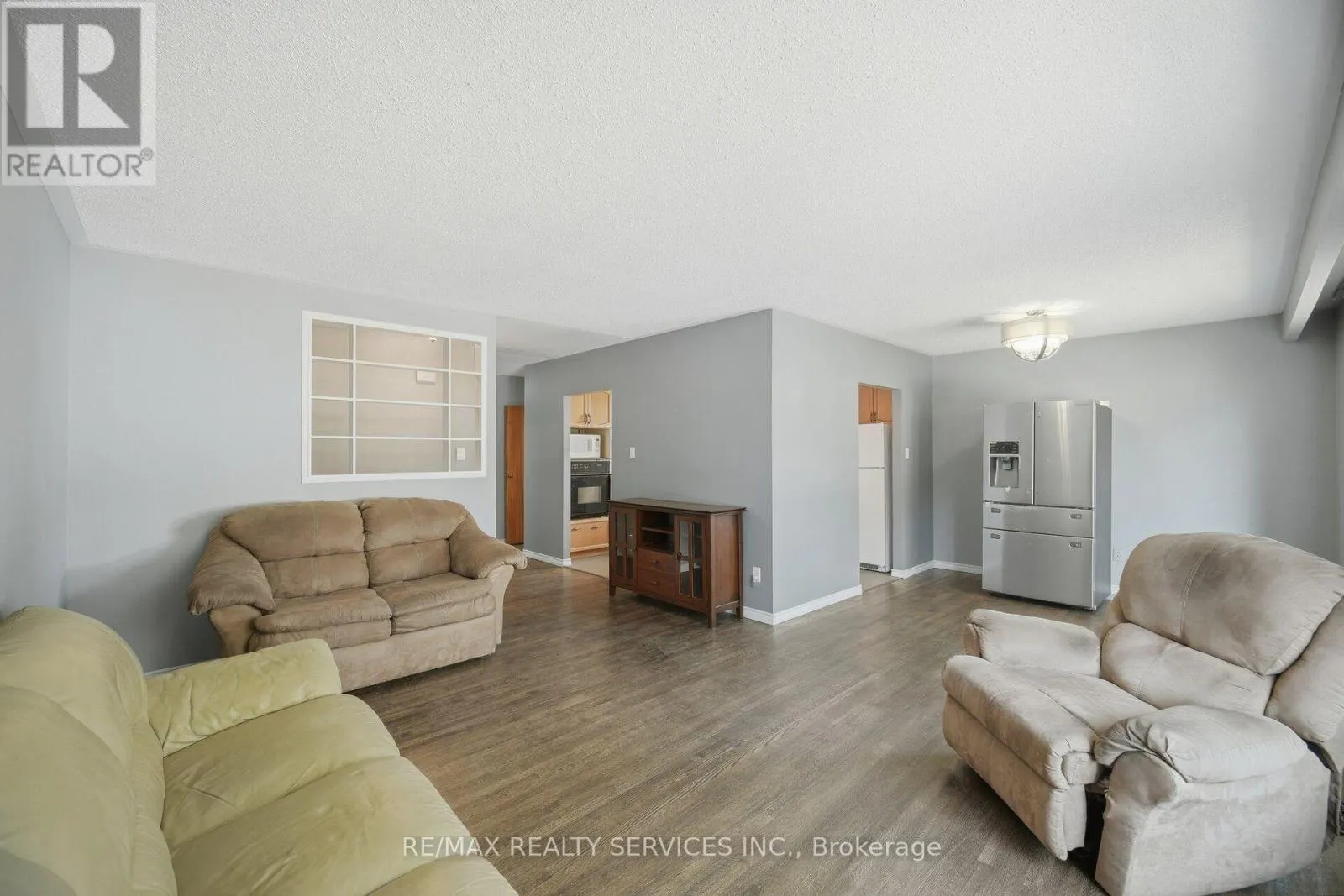 49 FERNDALE CRESCENT
