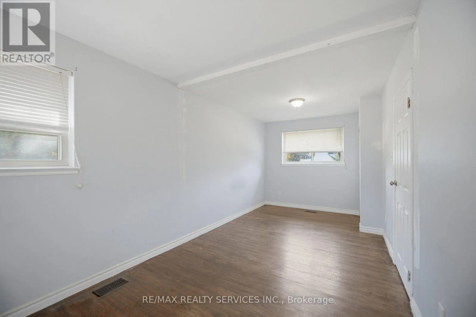 49 FERNDALE CRESCENT