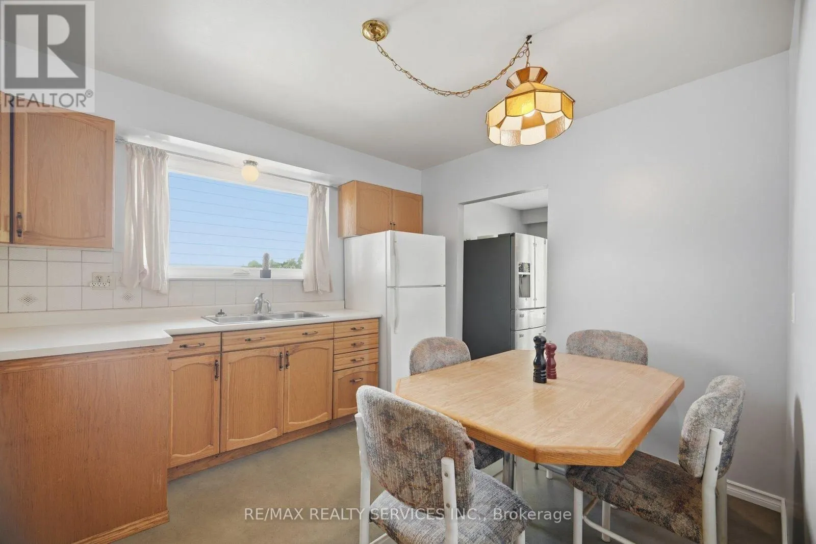49 FERNDALE CRESCENT