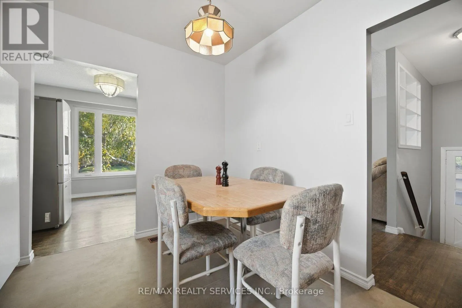 49 FERNDALE CRESCENT