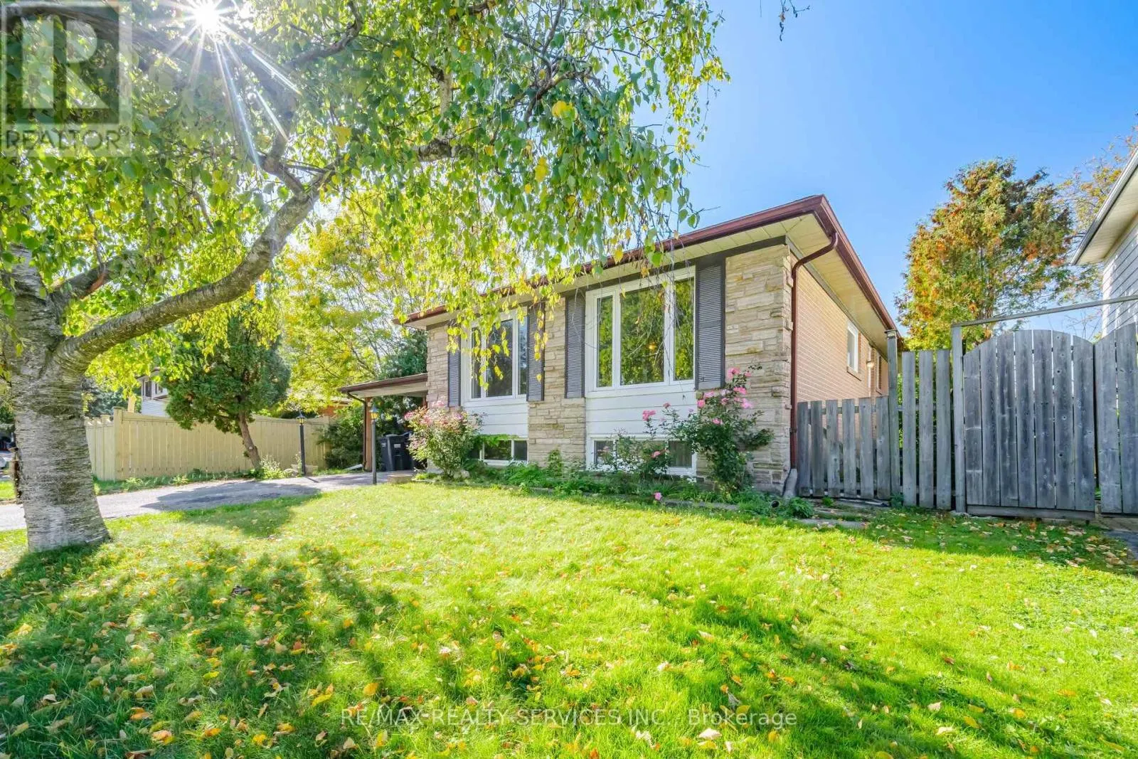 49 FERNDALE CRESCENT