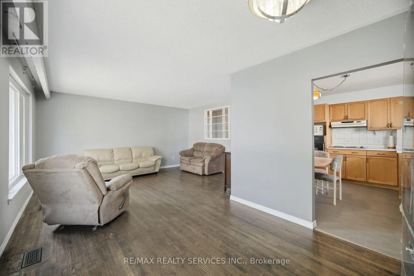 49 FERNDALE CRESCENT