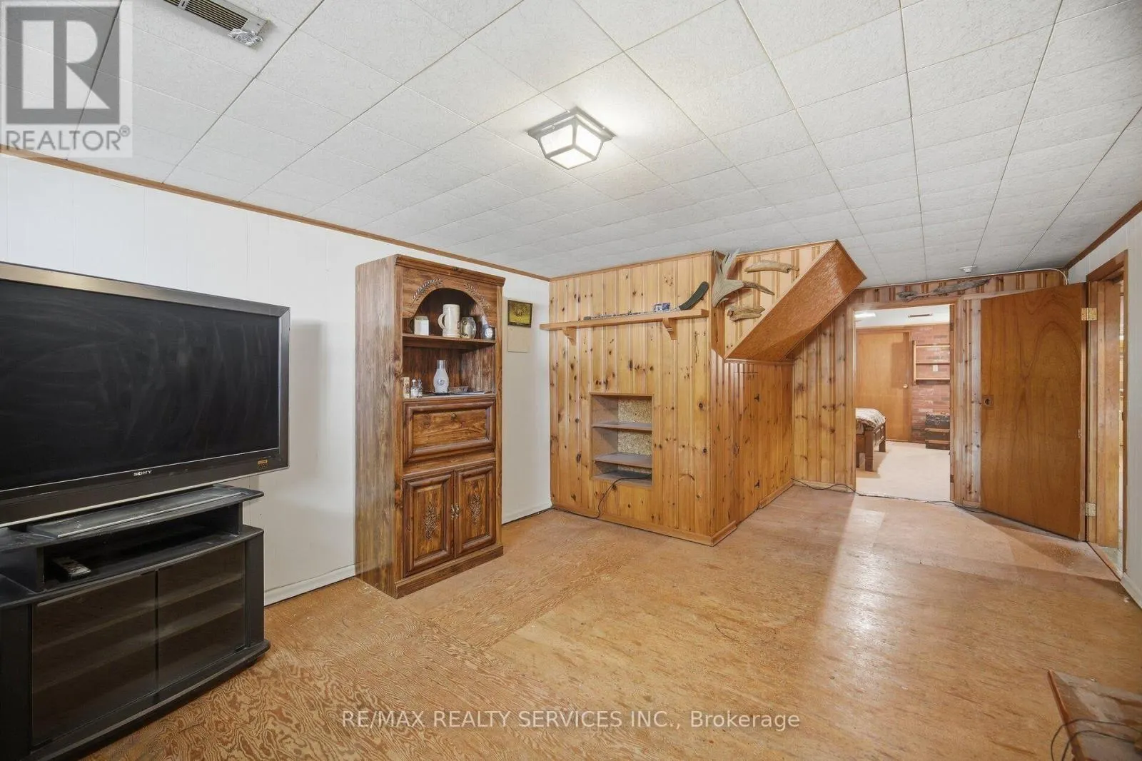 49 FERNDALE CRESCENT