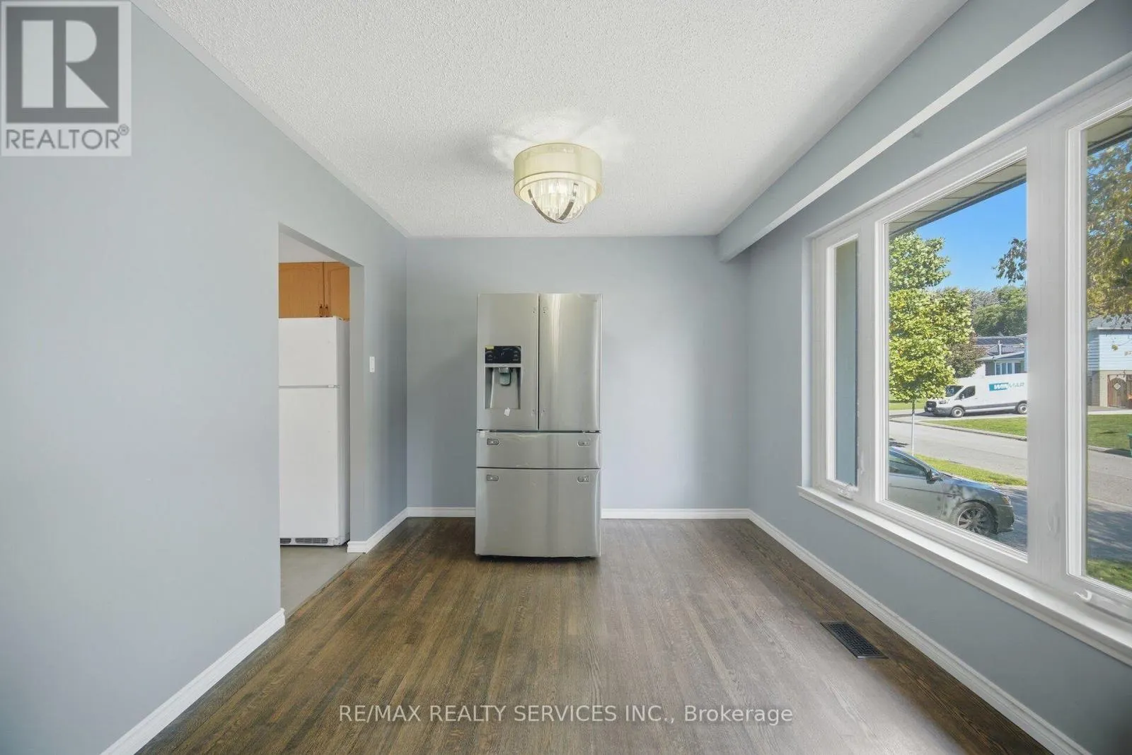 49 FERNDALE CRESCENT