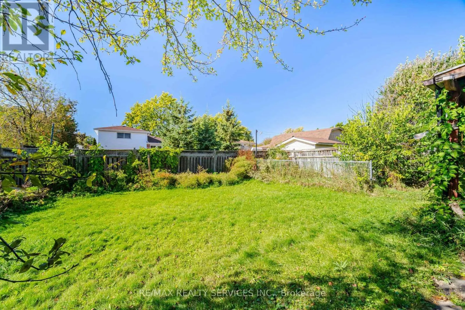 49 FERNDALE CRESCENT