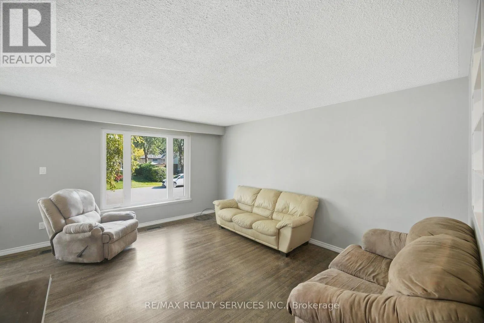 49 FERNDALE CRESCENT