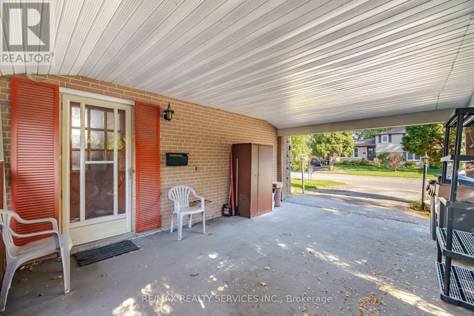 49 FERNDALE CRESCENT