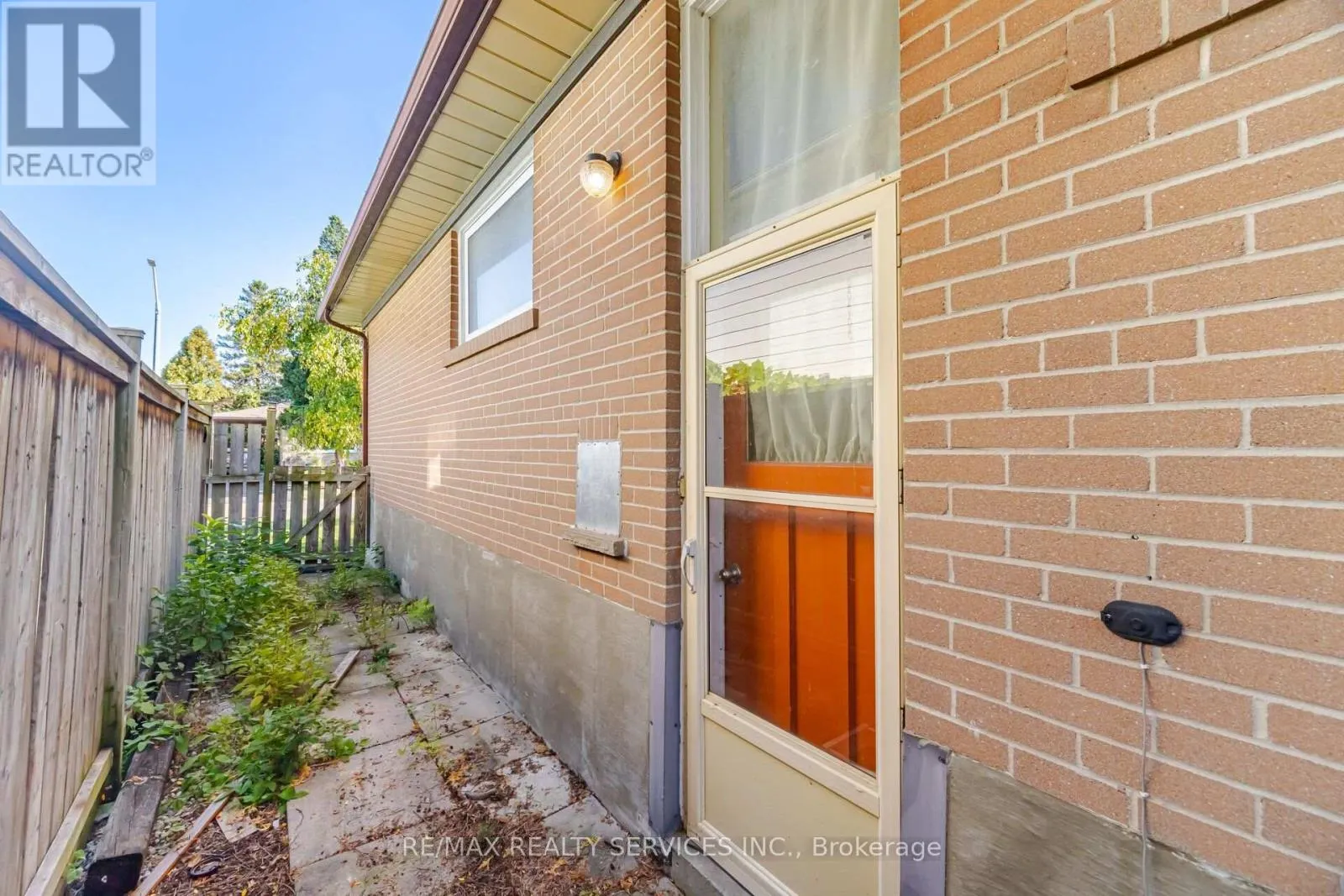 49 FERNDALE CRESCENT