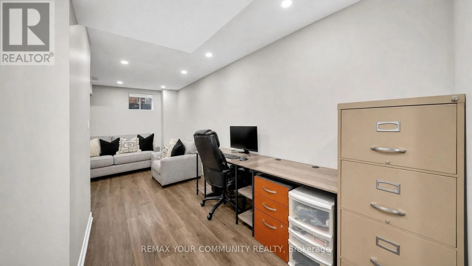 6 CUDDLES COURT