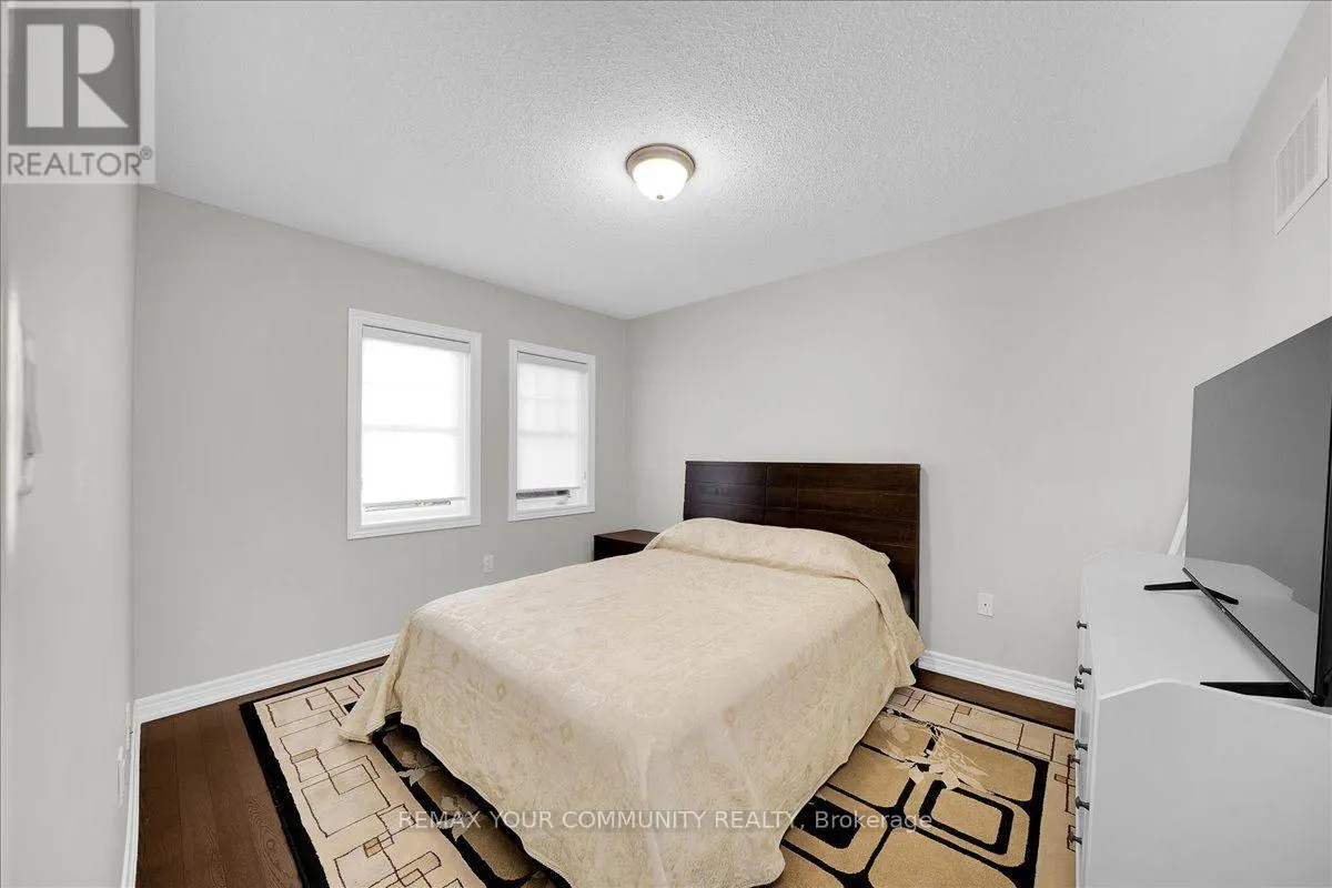 6 CUDDLES COURT