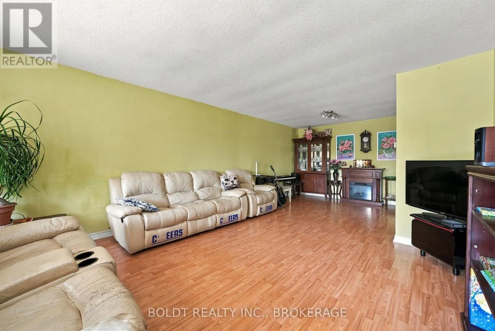 2554 COBBINSHAW CIRCLE