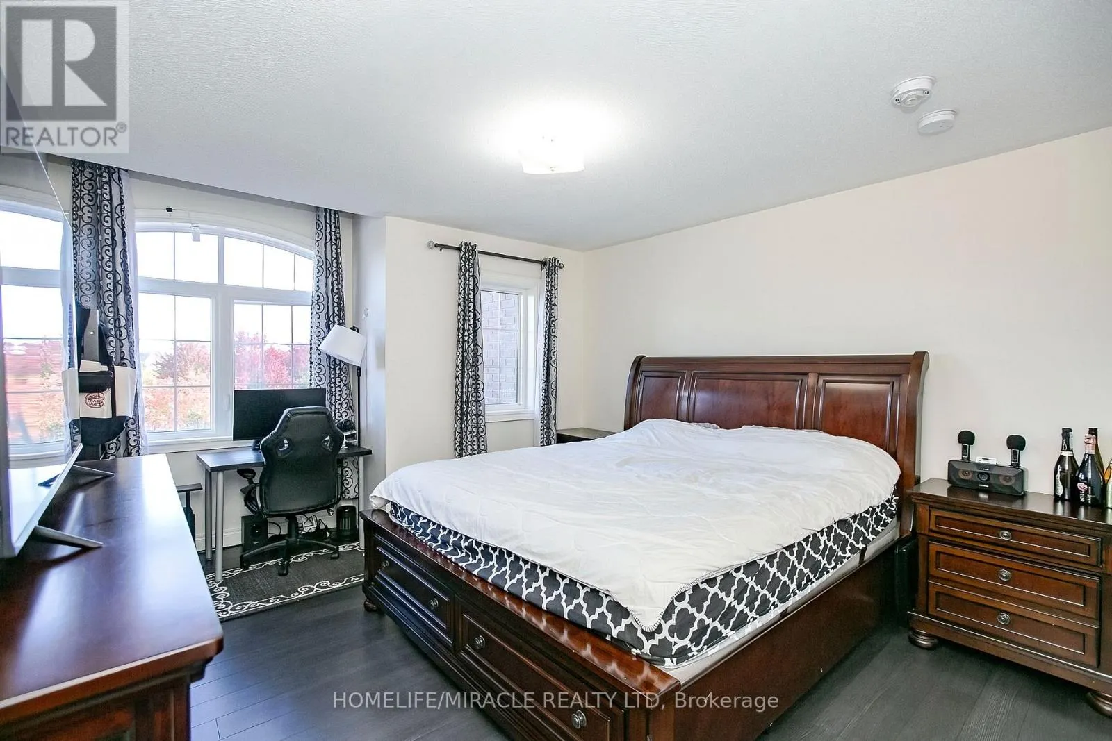 30 BROOKWATER CRESCENT