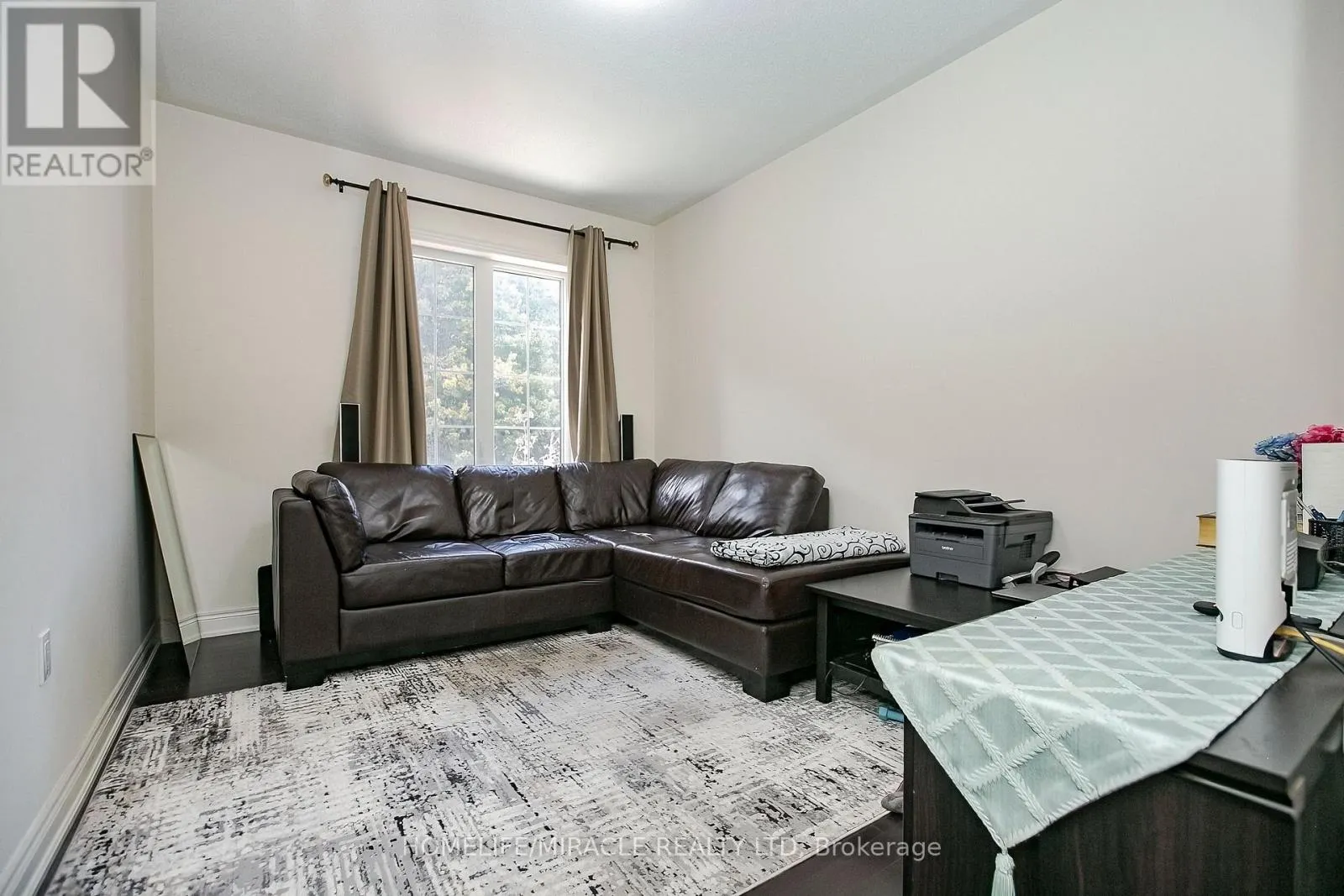 30 BROOKWATER CRESCENT