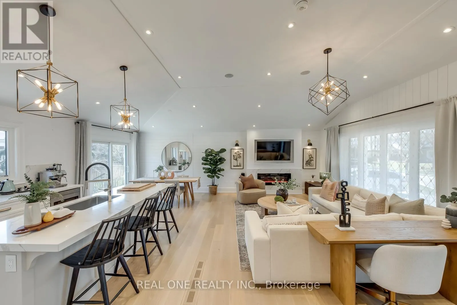 1224 WILLOWBROOK DRIVE