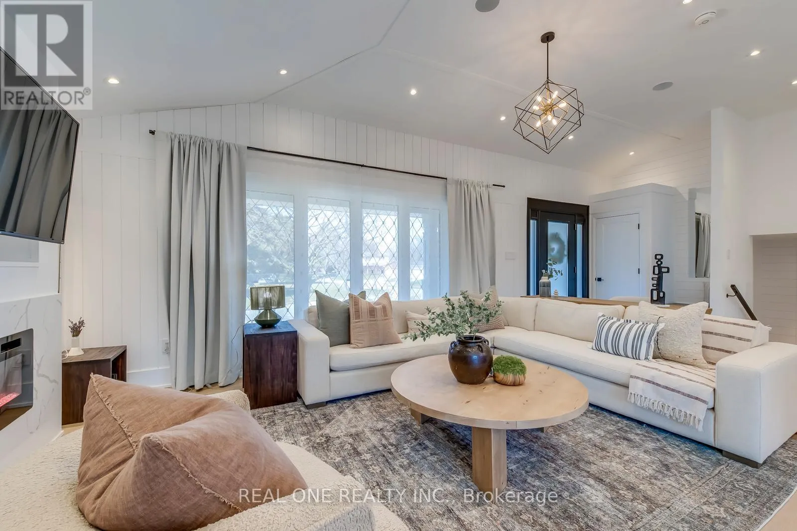 1224 WILLOWBROOK DRIVE